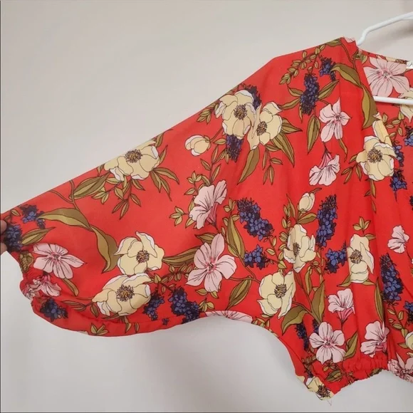 NWOT Floral wrap blouse - Picture 7 of 13
